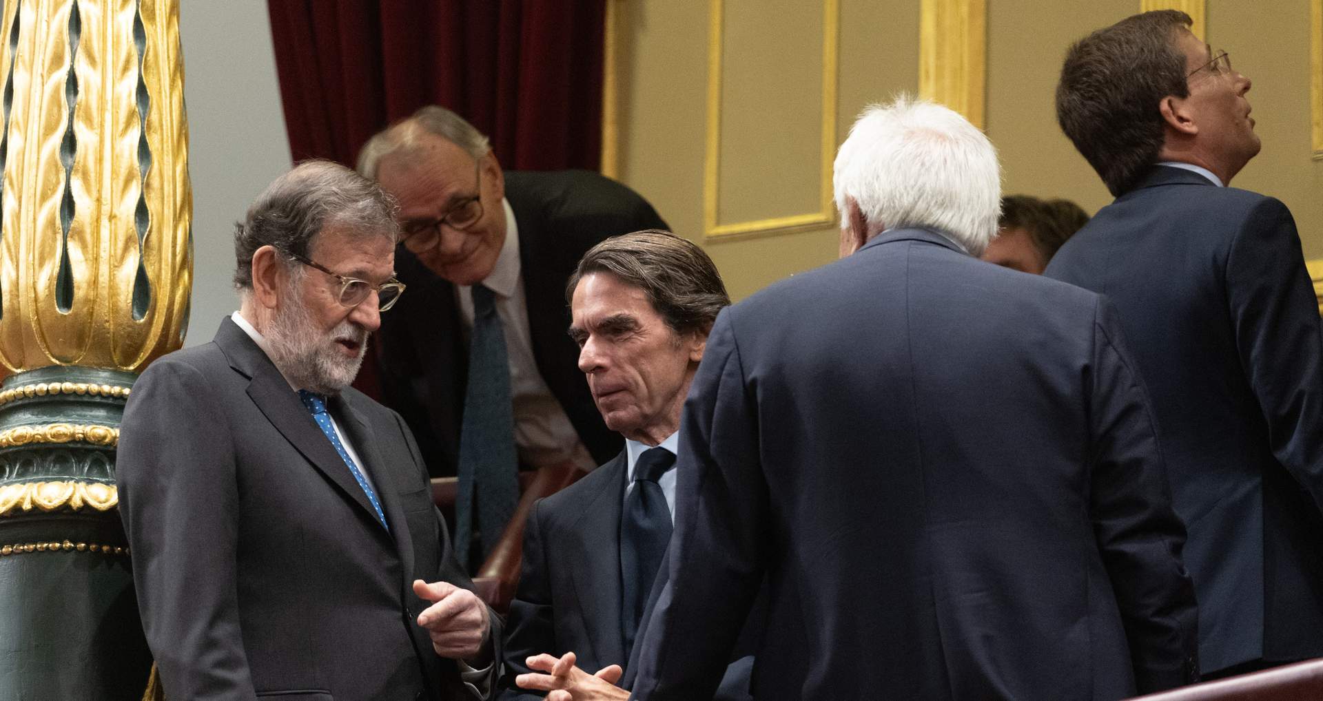 Mariano Rajoy, José María Aznar y, de espaldas, Felipe González (Foto: Eduardo Parra / Europa Press).