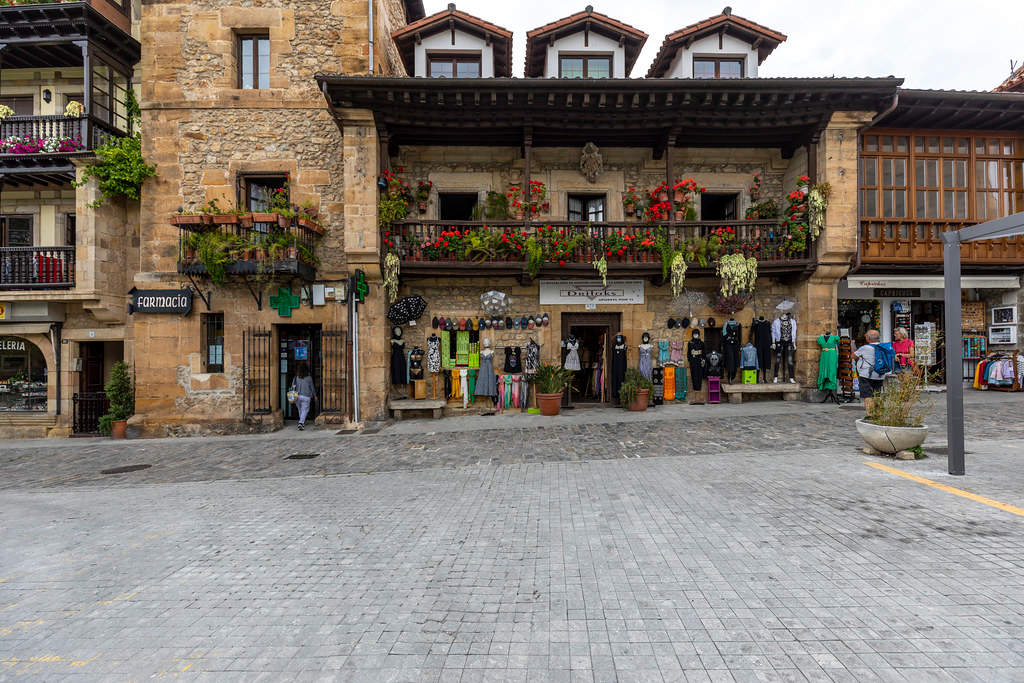 Pueblos con más encanto: Viaja a Comillas en Cantabria.