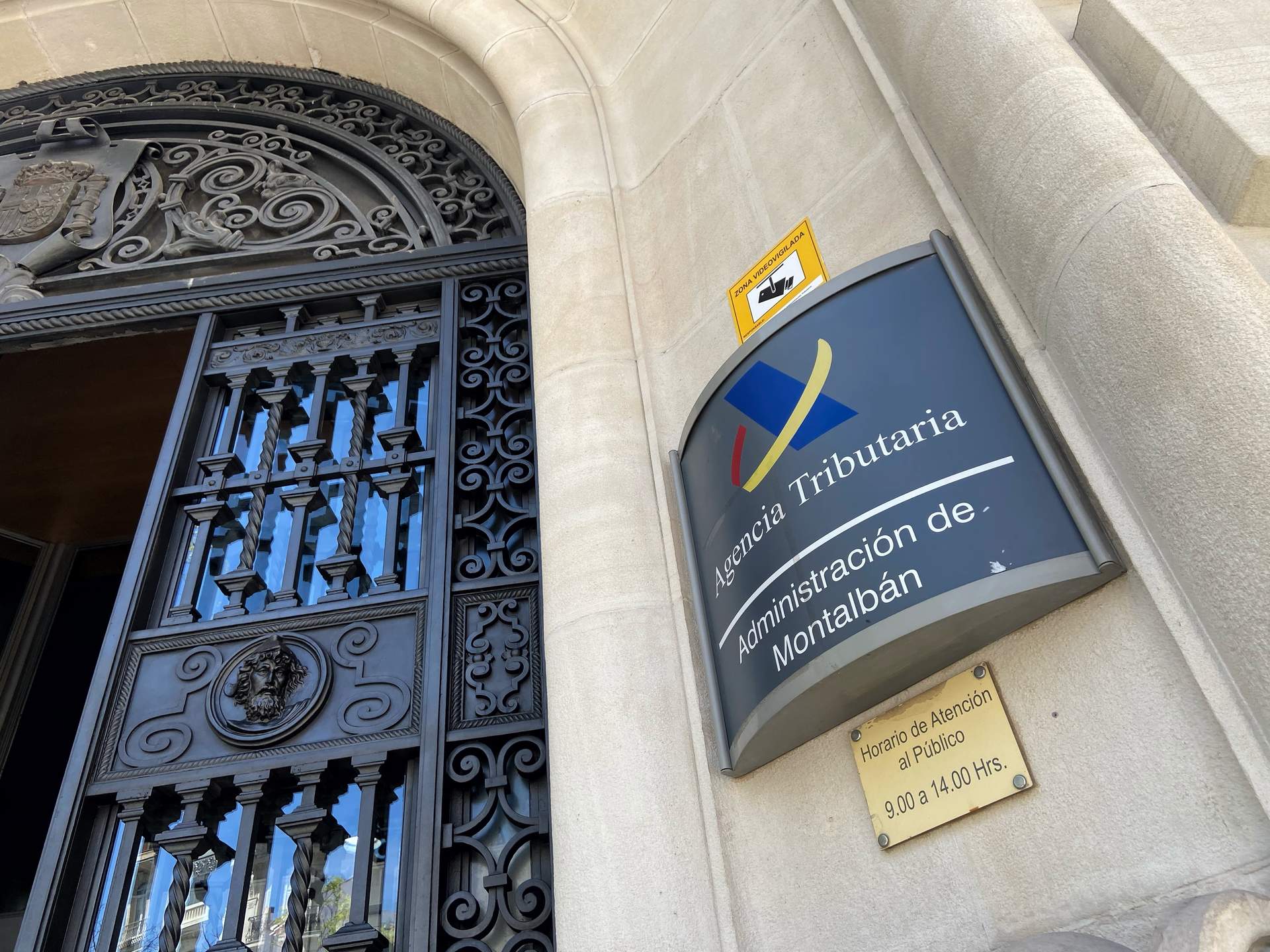 Exterior de una oficina de la Agencia Tributaria, en Madrid.