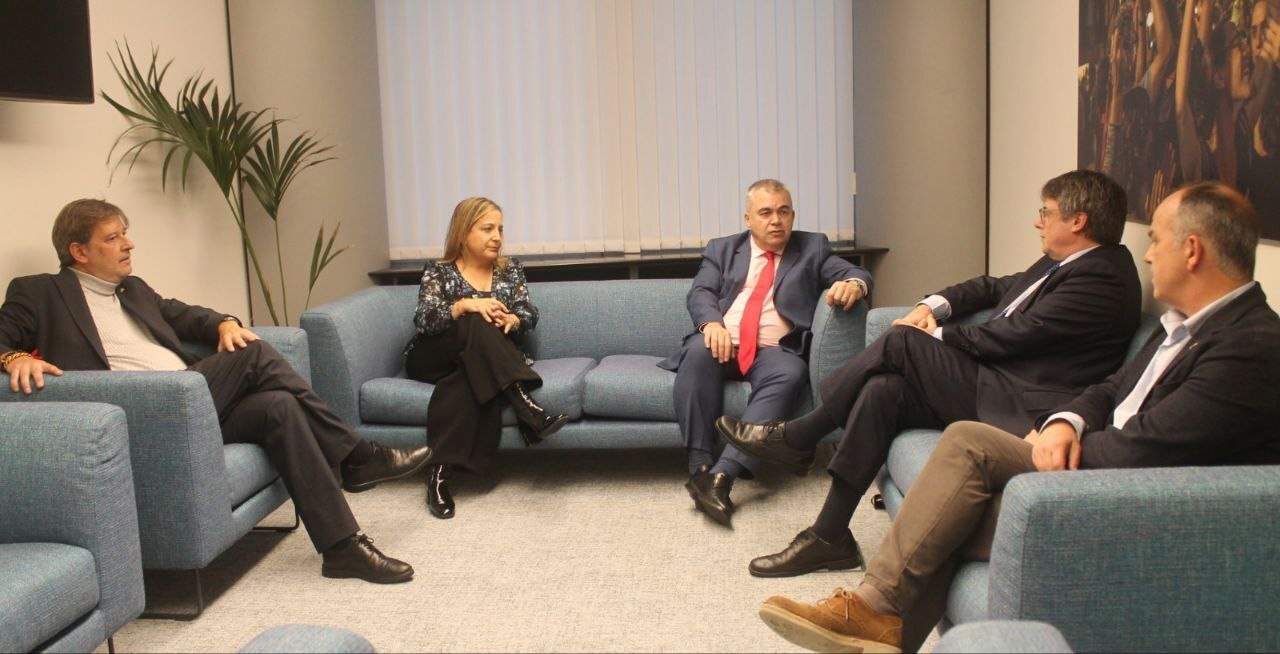 Reunión de Santos Cerdán con Carles Puigdemont.