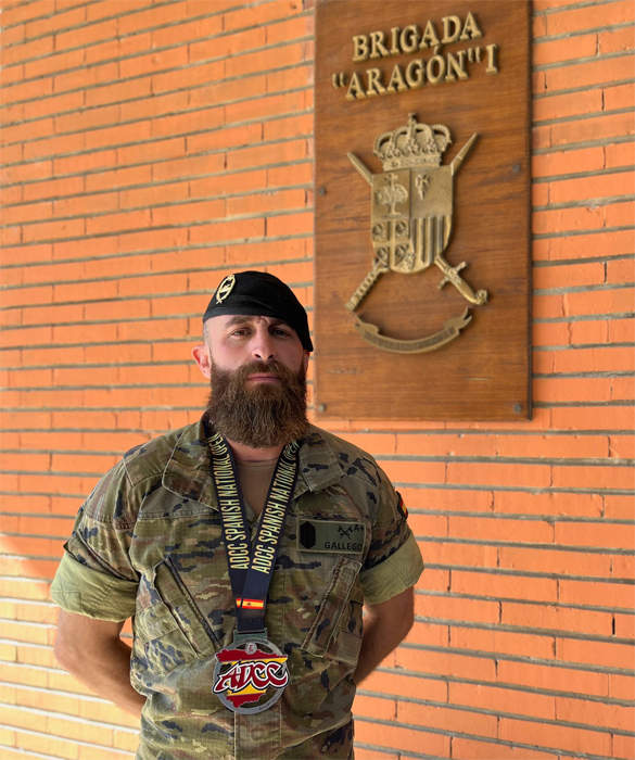 El cabo José Manuel Gallego, con la medalla de campeón de España ADCC.