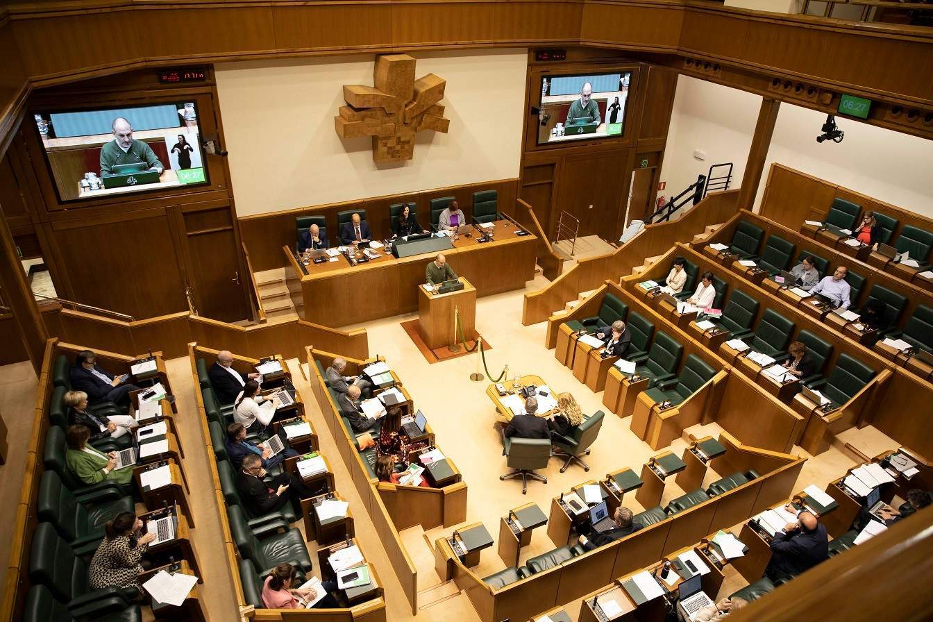 El Parlamento Vasco reanuda el 10 de enero el debate sobre la ley para ampliar los derechos de las personas 'trans'