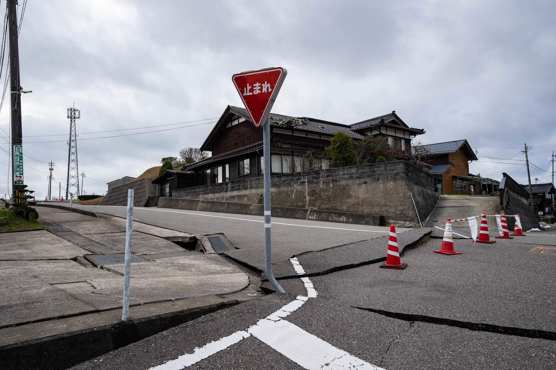 Exteriores recomienda no viajar temporalmente a las regiones afectadas por el terremoto en Japón