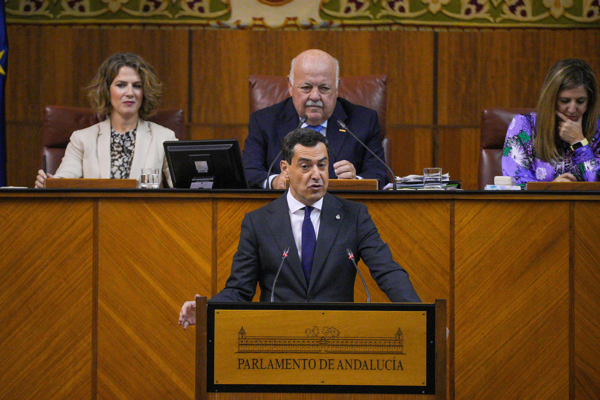 El presidente Juanma Moreno en un pleno del parlamento andaluz