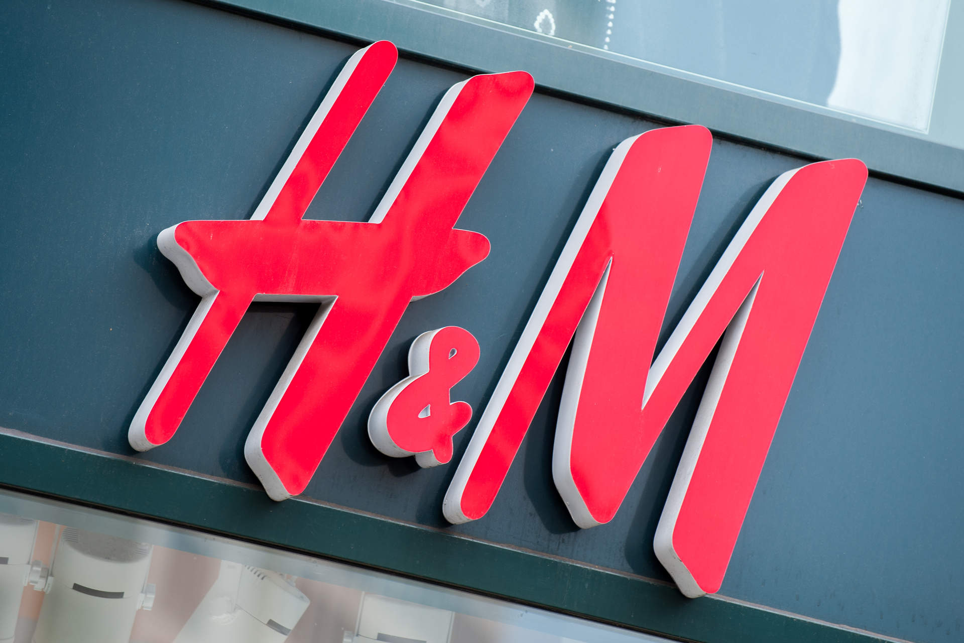 H&M justifica cierre de 28 tiendas en España en la necesidad de adaptar su portfolio a los hábitos de consumo