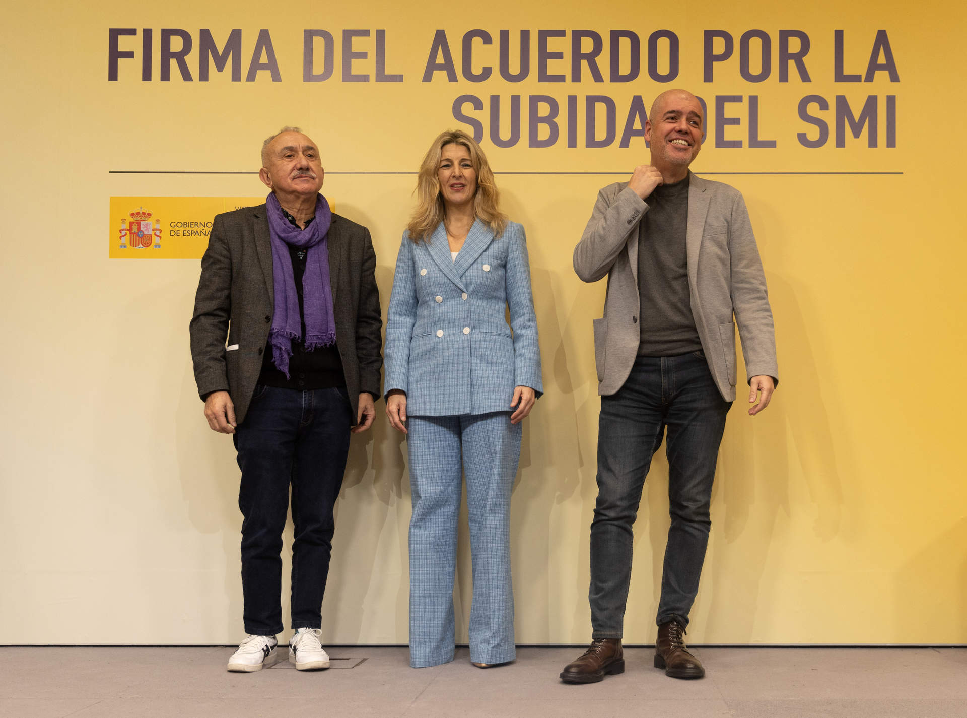 Unai Sordo, Pepe Álvarez y Yolanda Díaz durante la firma del acuerdo para la subida del 5% del SMI de 2024. Imagen de archivo