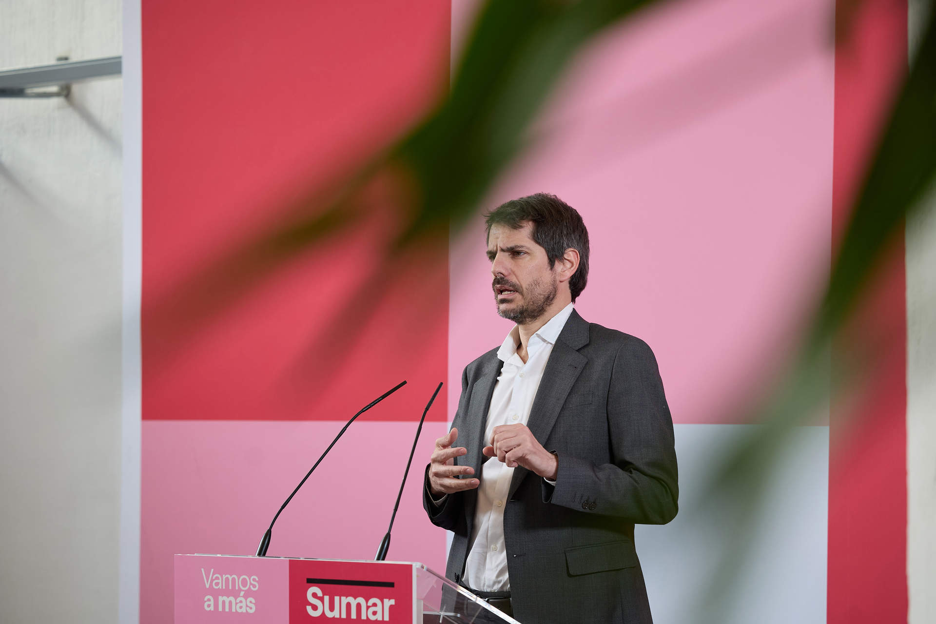 El portavoz de Sumar, Ernest Urtasun, durante una rueda de prensa en Espacio Rastro, a 5 de febrero de 2024, en Madrid.