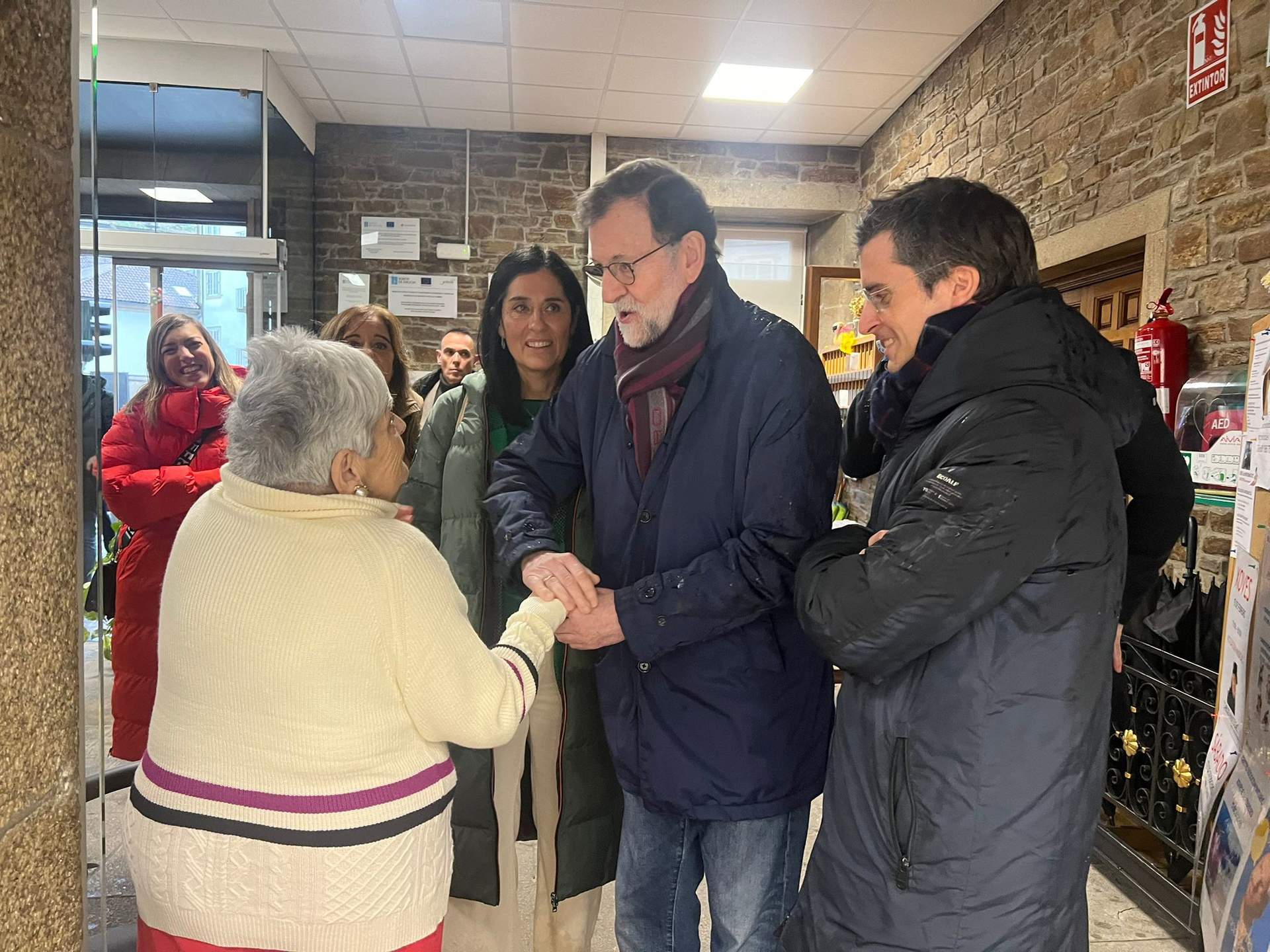 Rajoy recala en Santiago: de la plaza de abastos a una visita al centro sociocomunitario de Porta do Camiño