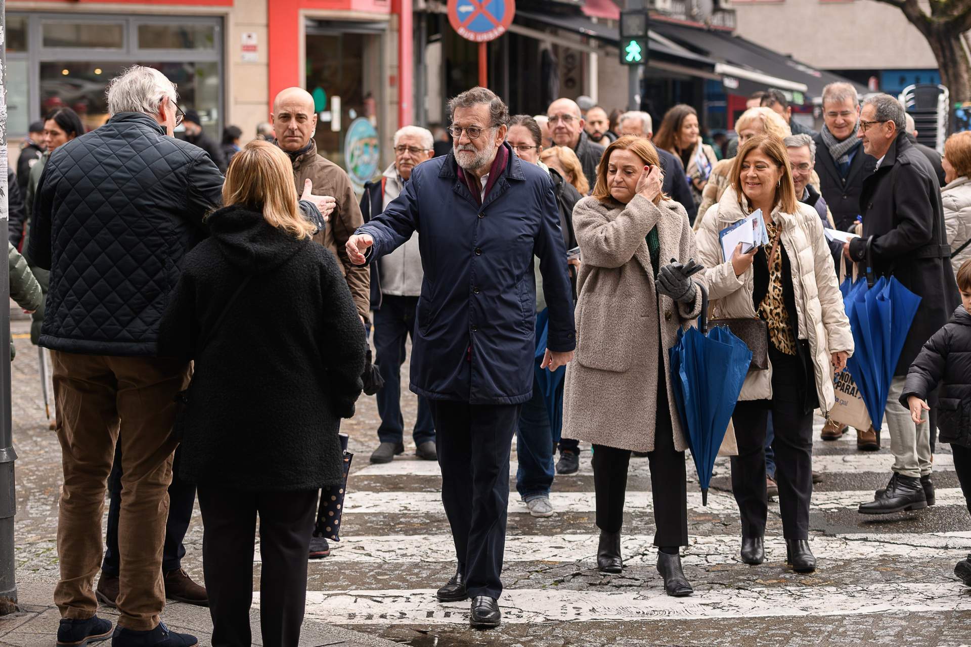 Mariano Rajoy visita Ourense entre besos y fotografías con los vecinos a una semana de las elecciones autonómicas