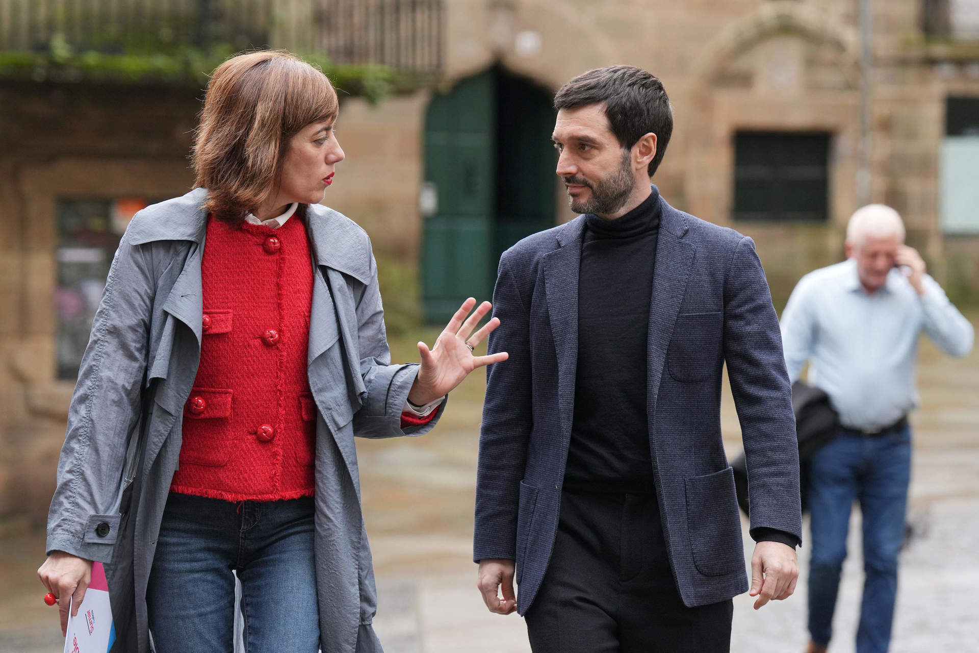 La candidata se Sumar Galicia, Marta Lois, participa en un encuentroencuentro  junto con el ministro de derechos sociales, Pablo Bustinduy, en el centro sociocultural Maruxa y Coralia.