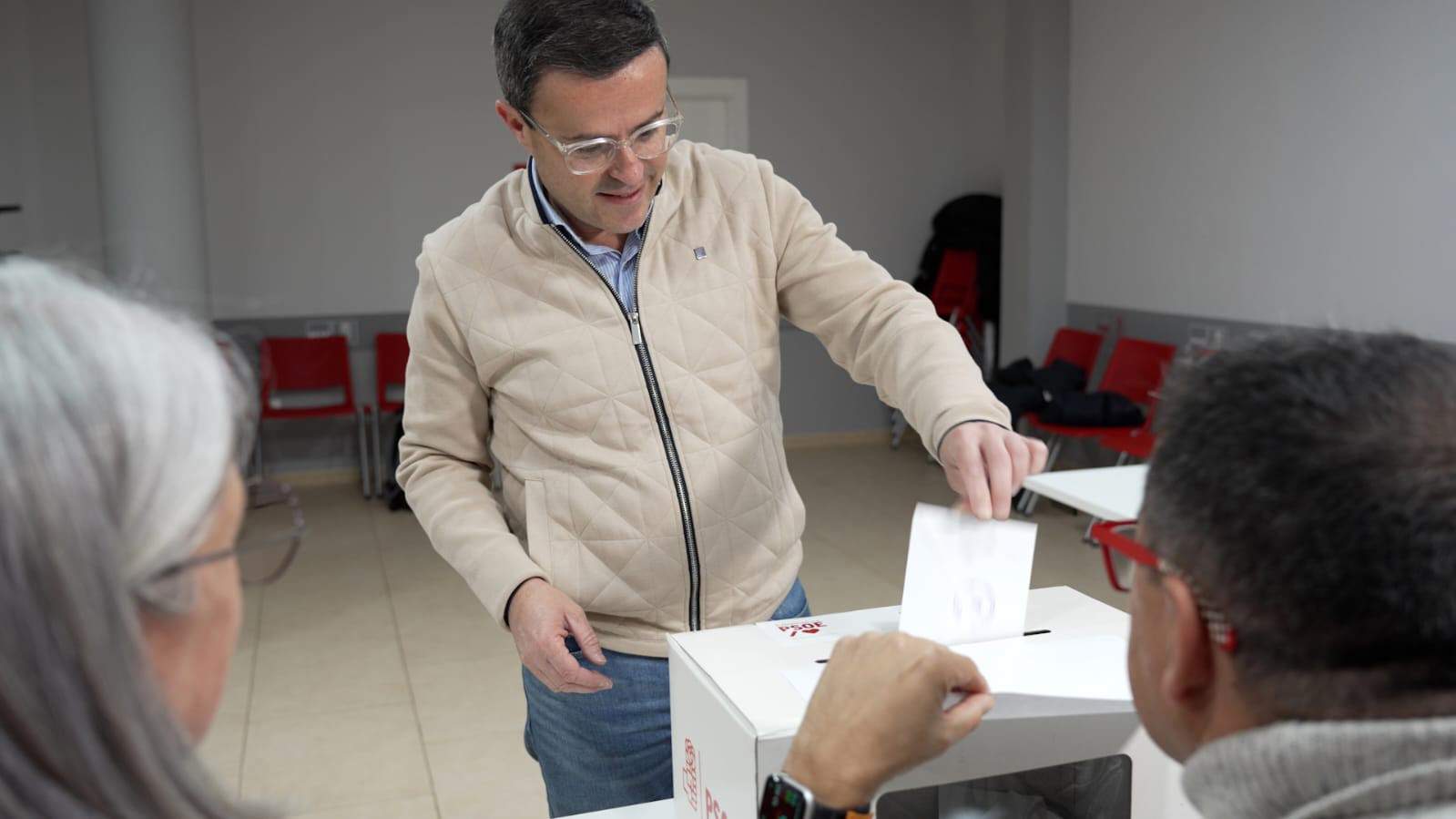 Gallardo gana las primarias a la Secretaría General del PSOE de Extremadura con el 56,2% de votos
