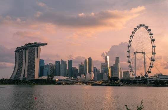 El fondo soberano de Singapur, Temasek Holdings, estaría negociando su entrada en OpenAI, según 'FT'