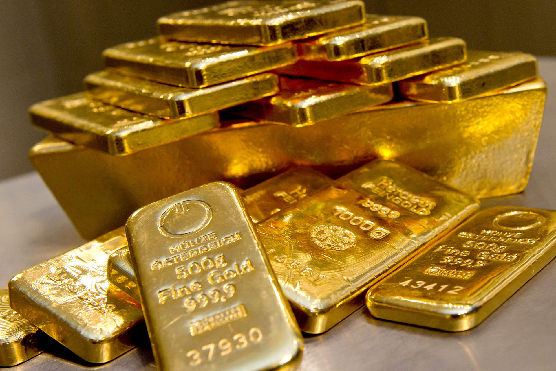 El oro marca otro máximo histórico en los 2.150 dólares tras las palabras de Powell (Fed)