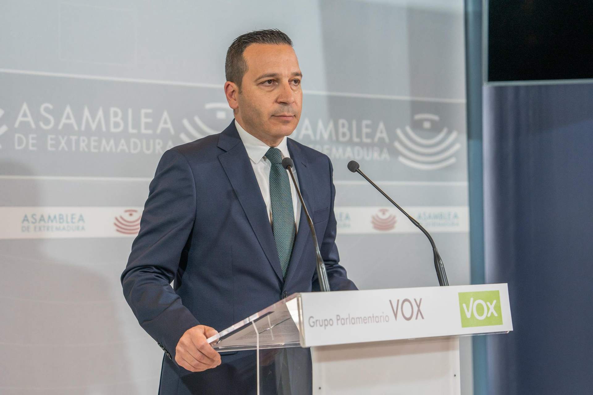 Vox Extremadura rechaza firmar la declaración institucional de la Asamblea por tener 