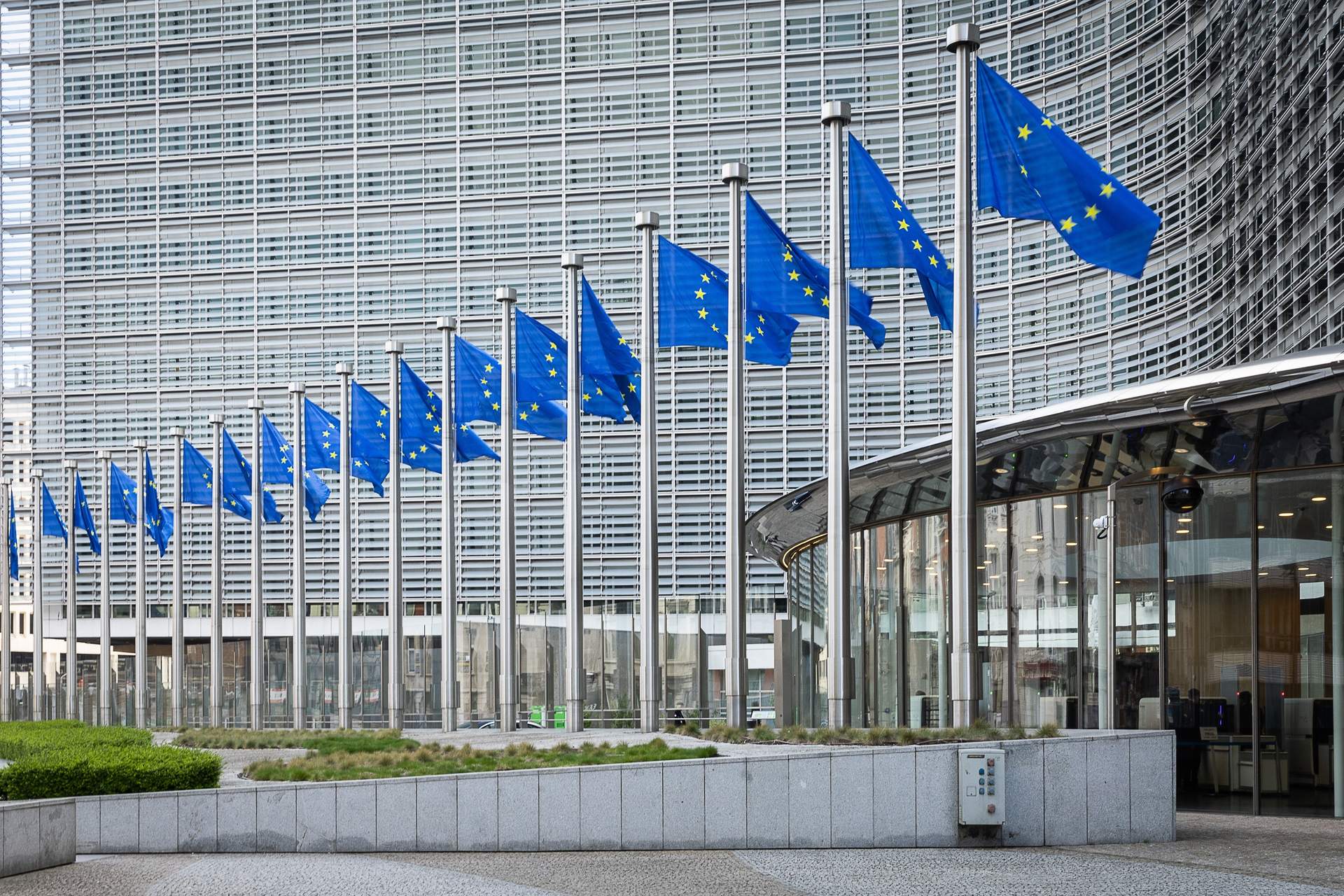La UE aplica desde este jueves la reglas más estrictas antimonopolio a los seis gigantes digitales
