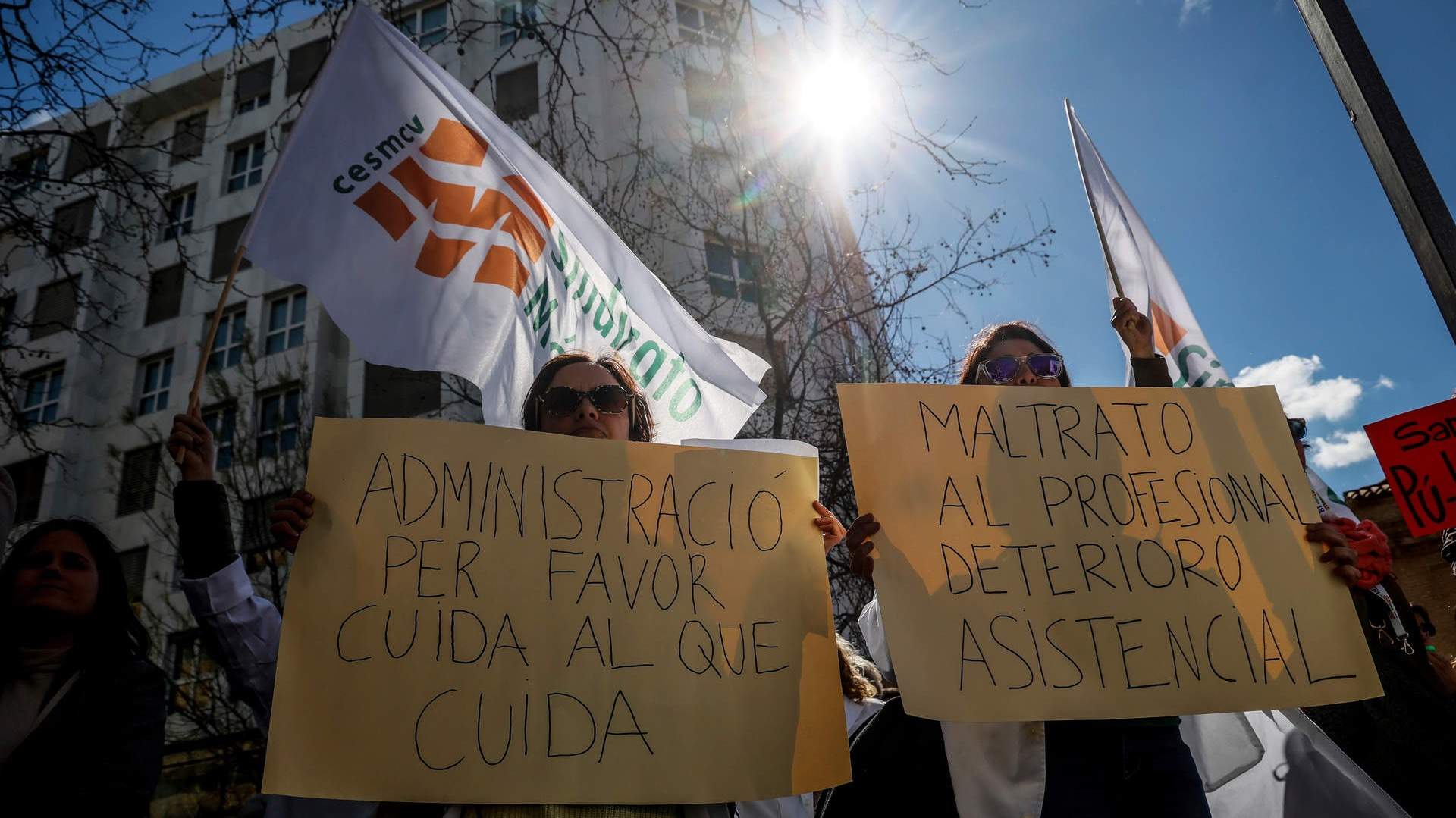 Imagen de las protestas de sanitarios en Valencia, en marzo de 2023. Foto: Rober Solsona / Europa Press