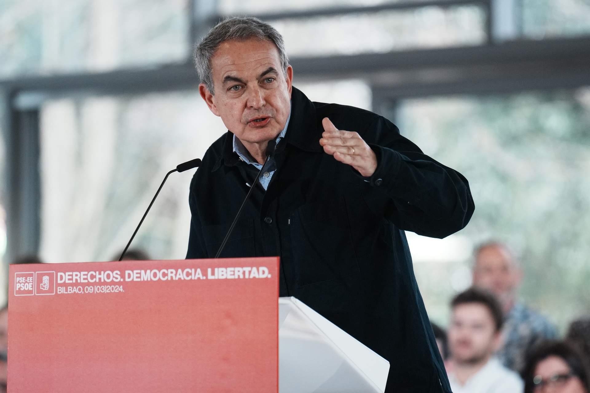 Zapatero pide apoyar a Sánchez por 