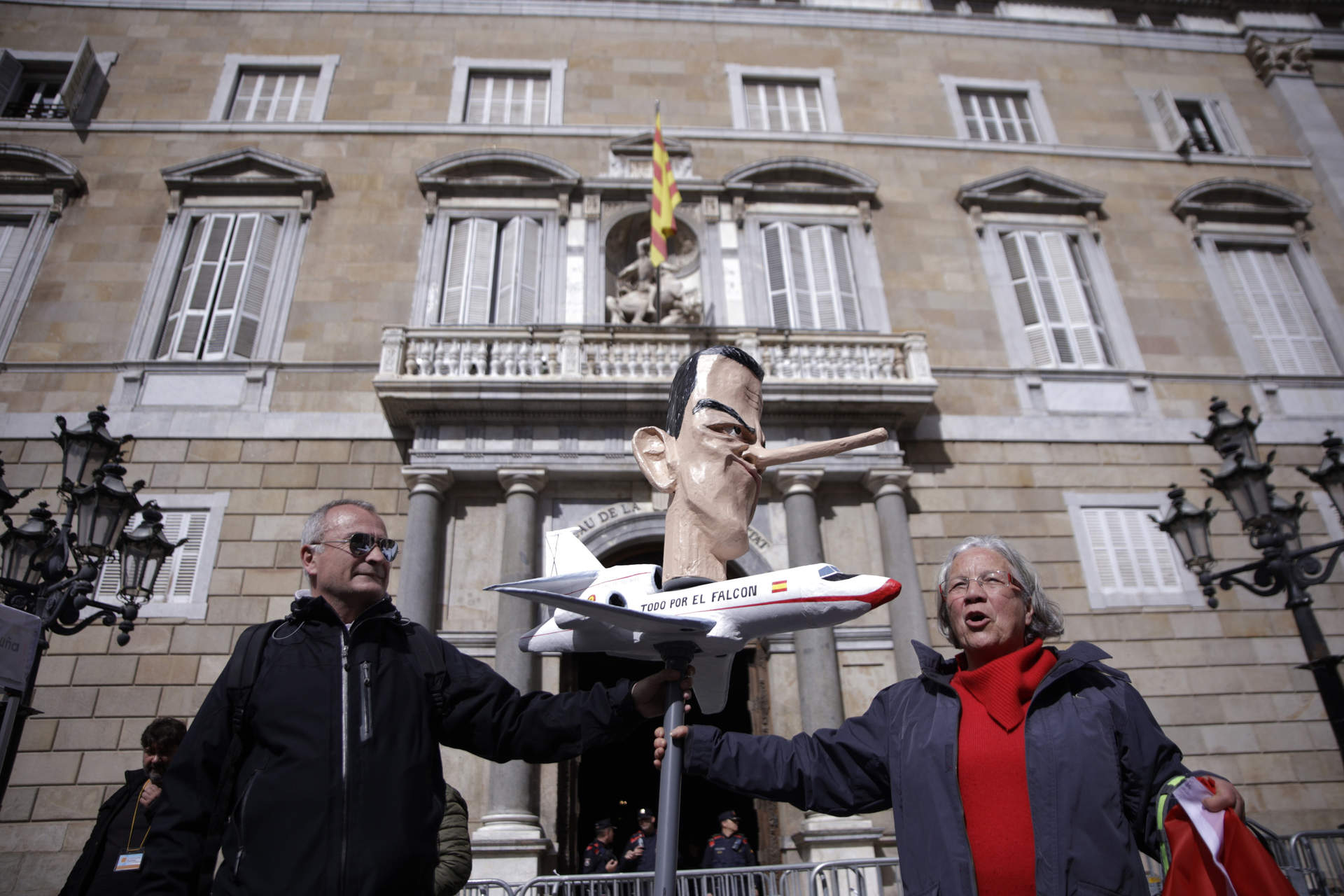Unos 500 concentrados en Barcelona contra la amnistía convocados por varias entidades