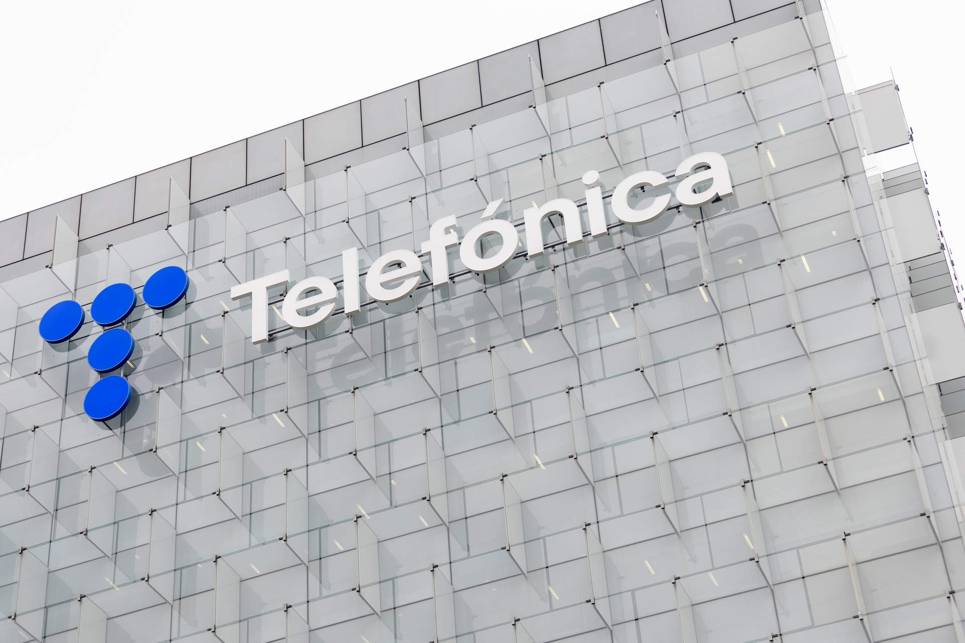 CriteriaCaixa intensifica la compra de acciones de Telefónica en marzo e invierte otros 4 millones