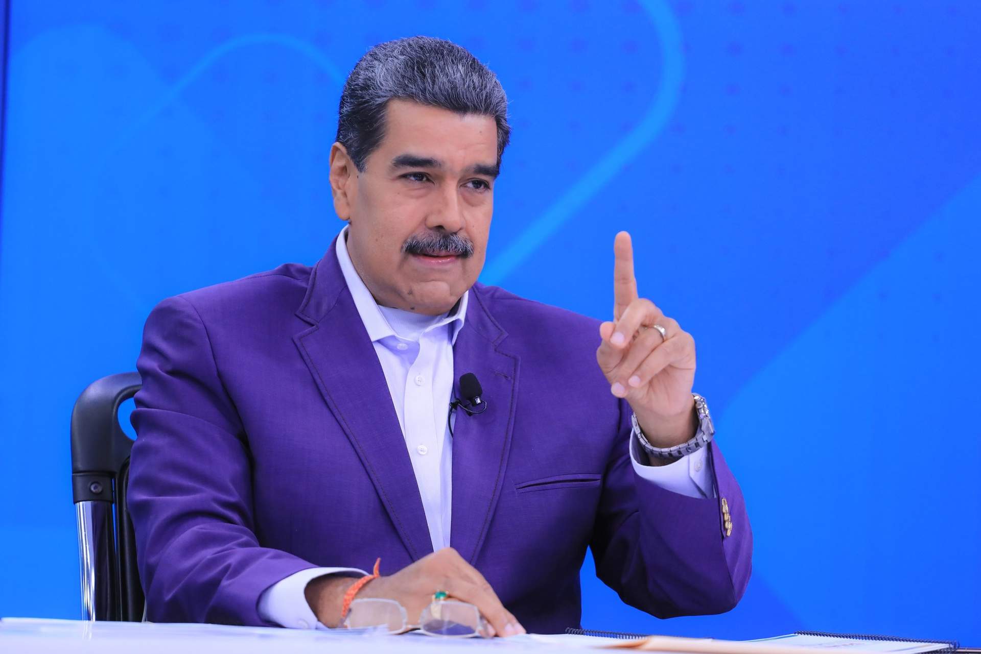 Nicolás Maduro prohíbe que los aviones de Argentina sobrevuelen por el espacio aéreo de Venezuela