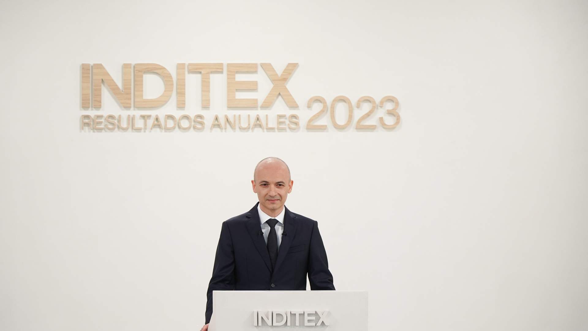 Inditex se dispara un 7,74% con la acción en máximos históricos tras el beneficio récord en 2023