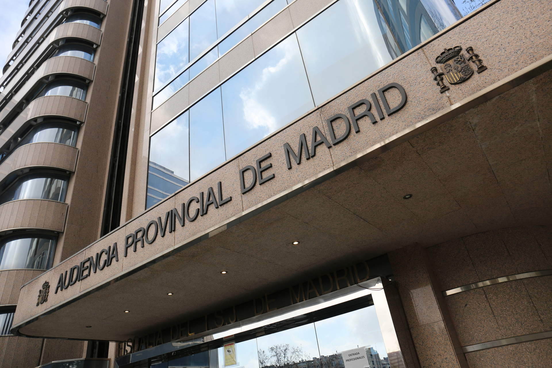La Abogacía Española condena la revelación de datos en el caso de la pareja de Ayuso y reclama una investigación