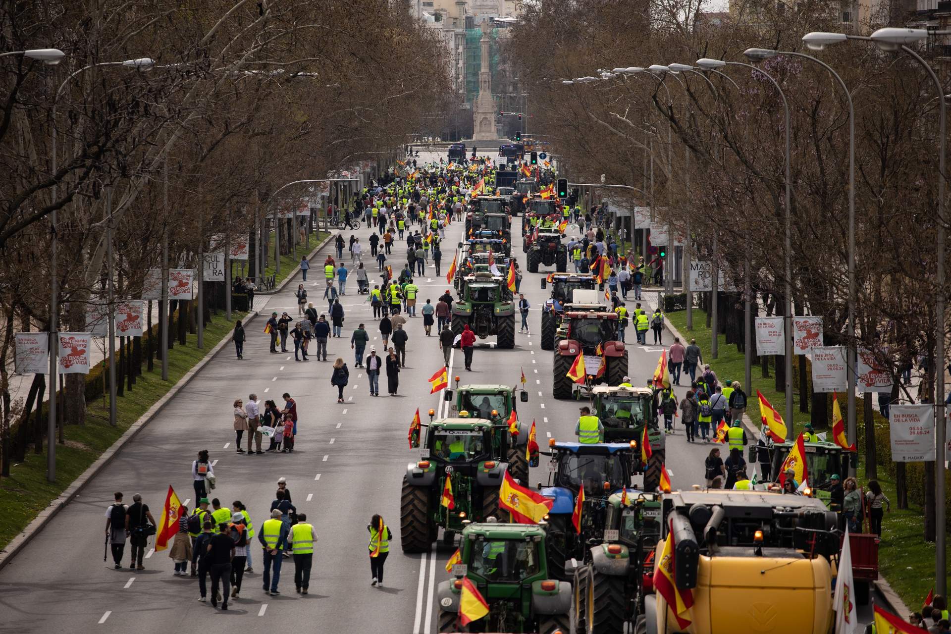 Cerca de 80 tractores marchan por Madrid para pedir que las explotaciones sean 