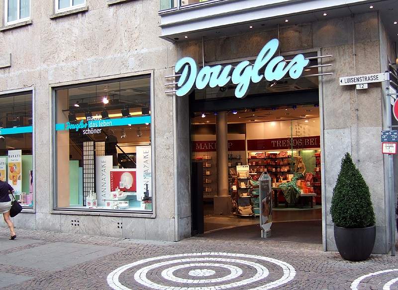 Las perfumerías Douglas se estrenarán este jueves en la Bolsa de Frankurt con un precio de 26 euros por acción