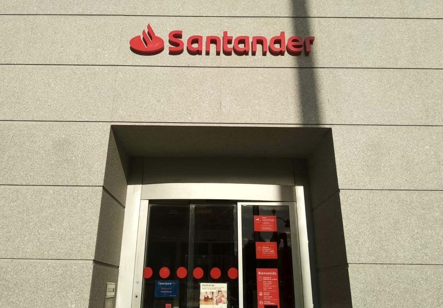 Santander banca privada señala que rebajar el mínimo para ser asesorado es parte de un camino gradual