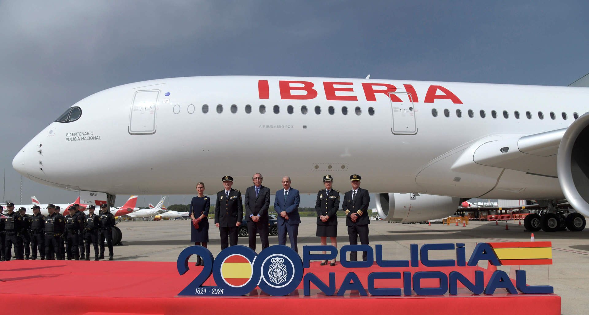 Iberia bautiza su último avión A350 Next como 'Bicentenario Policía Nacional' en honor a los 200 años de la institución