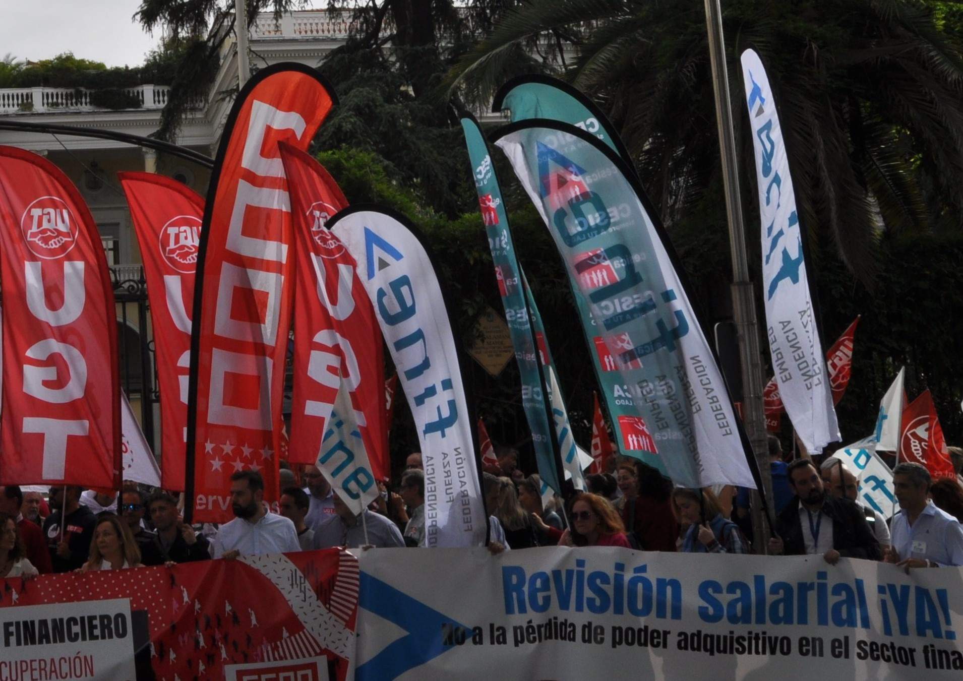 AEB y sindicatos se citan mañana para acercar posturas sobre el convenio de banca y aplazar la huelga