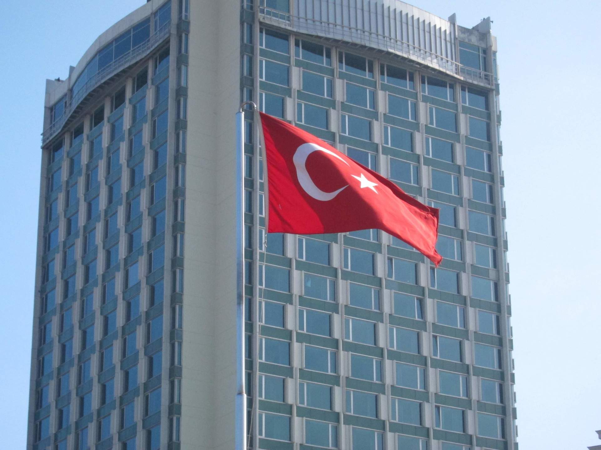Turquía retoma las subidas de tipos con un alza de 500 puntos básicos, hasta el 50%