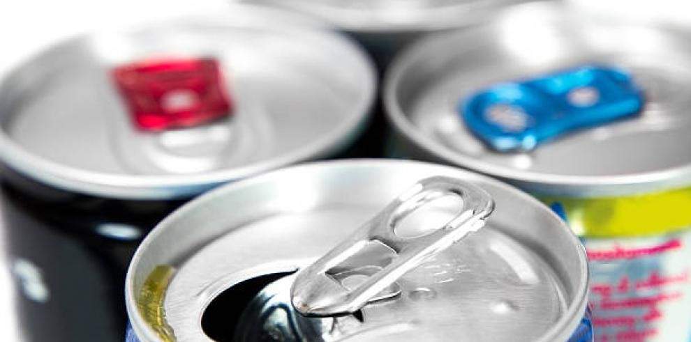 El Parlament balear pide que se prohíba el consumo de bebidas energéticas en los colegios