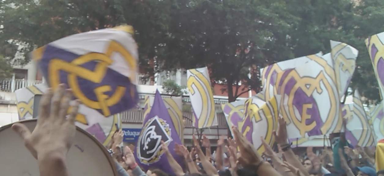 Previa de Ultras Sur antes de un partido del Real Madrid en el Estadio Santiago Bernabéu (Foto: Aurelio Ruiz Enebral).