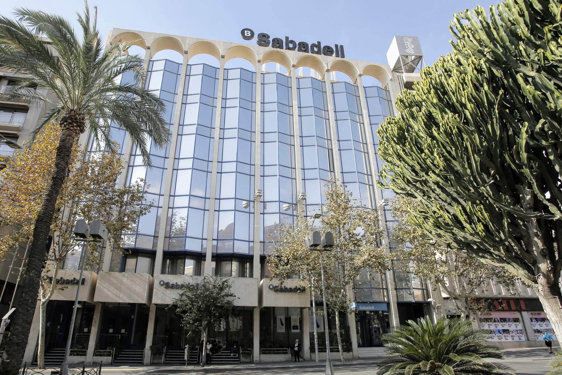 Oliu (Banco Sabadell) reitera que el banco no se plantea devolver la sede a Cataluña