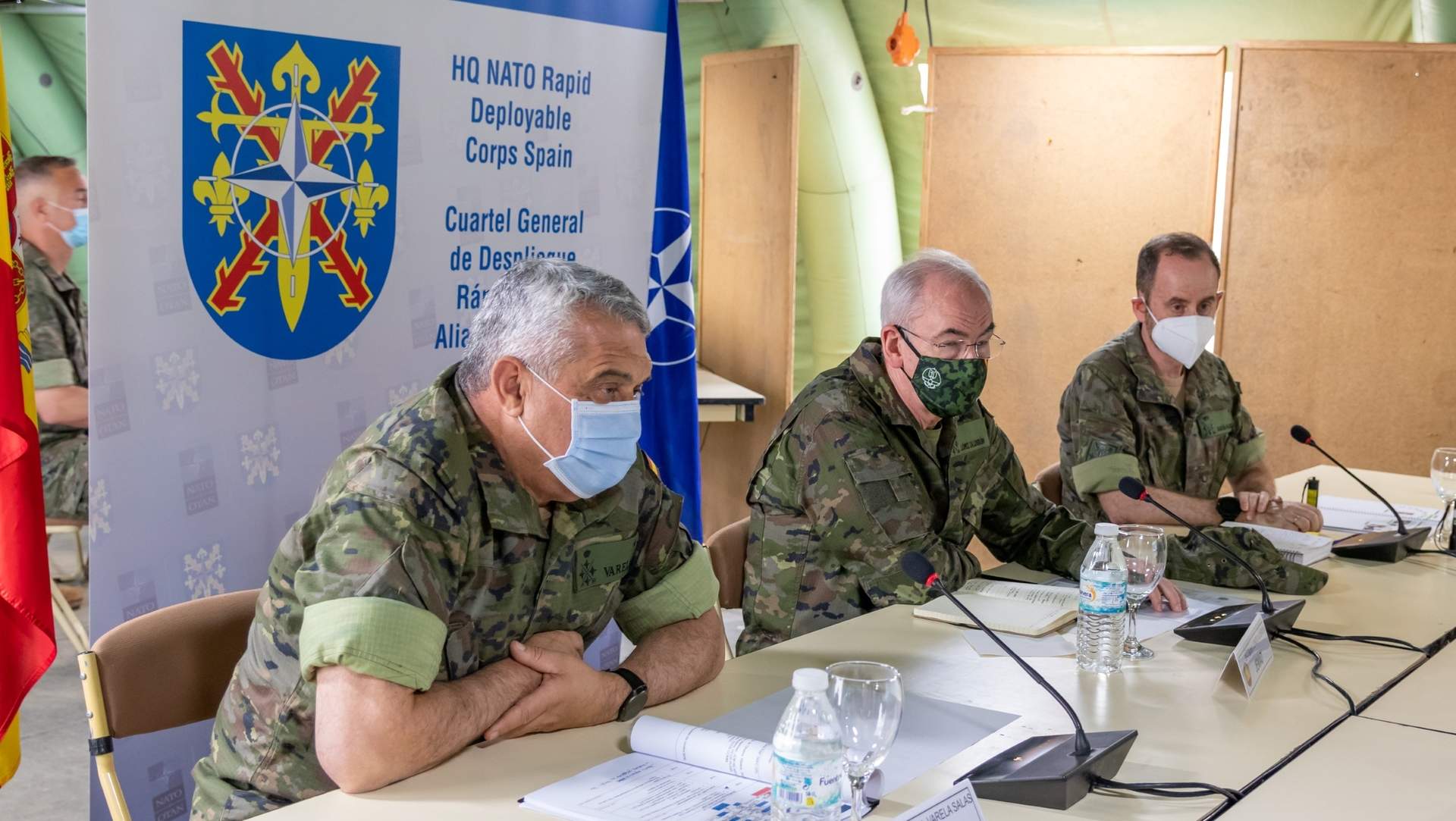 El JEME Varela Salas (izquierda) y el JEMAD López Calderón (centro), en una visita al Cuartel General de Despliegue Rápido de la OTAN (Foto: Flickr Ejército de Tierra).