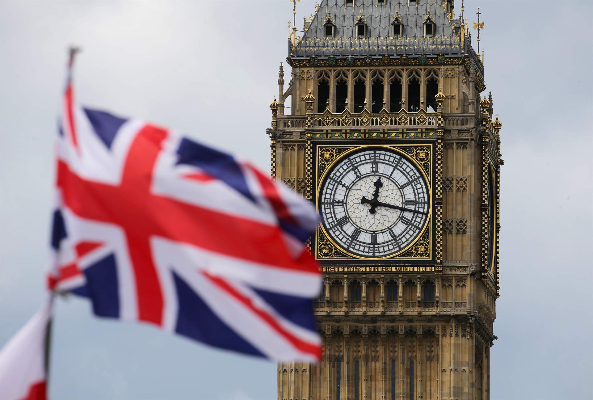 El PIB de Reino Unido creció un 0,1% en febrero y anticipa la salida de recesión