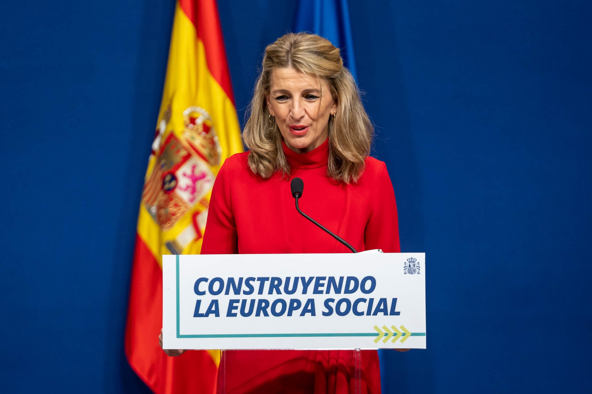 La vicepresidenta segunda y ministra de Trabajo y Economía Social, Yolanda Díaz, comparece tras la reunión con sus homólogos de Portugal y de Italia, en el Ministerio de Trabajo, a 17 de marzo de 2022, en Madrid.