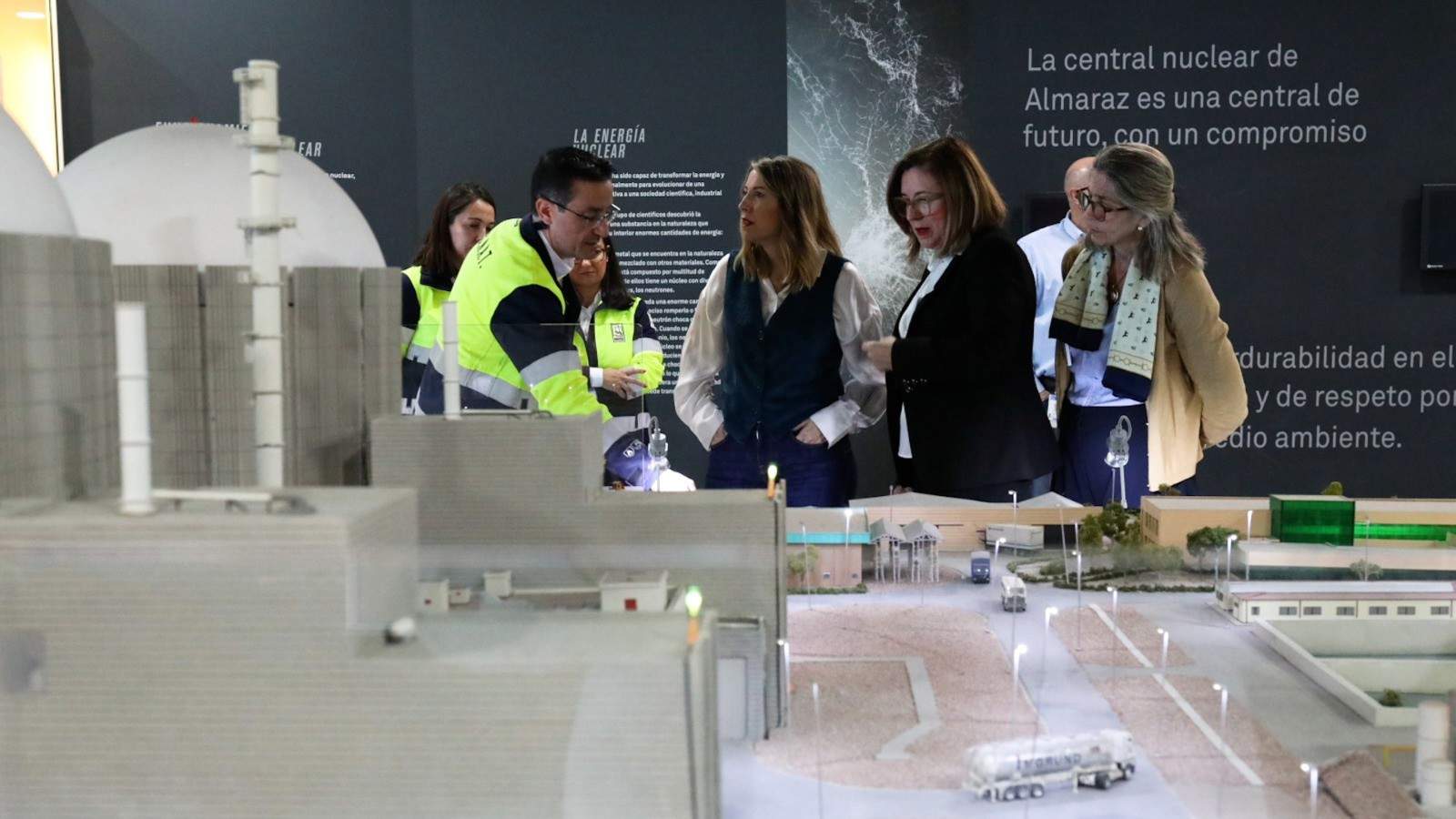 Presidenta de la Junta visita la Central Nuclear de Almaraz (Cáceres) en defensa de la continuidad de su operación