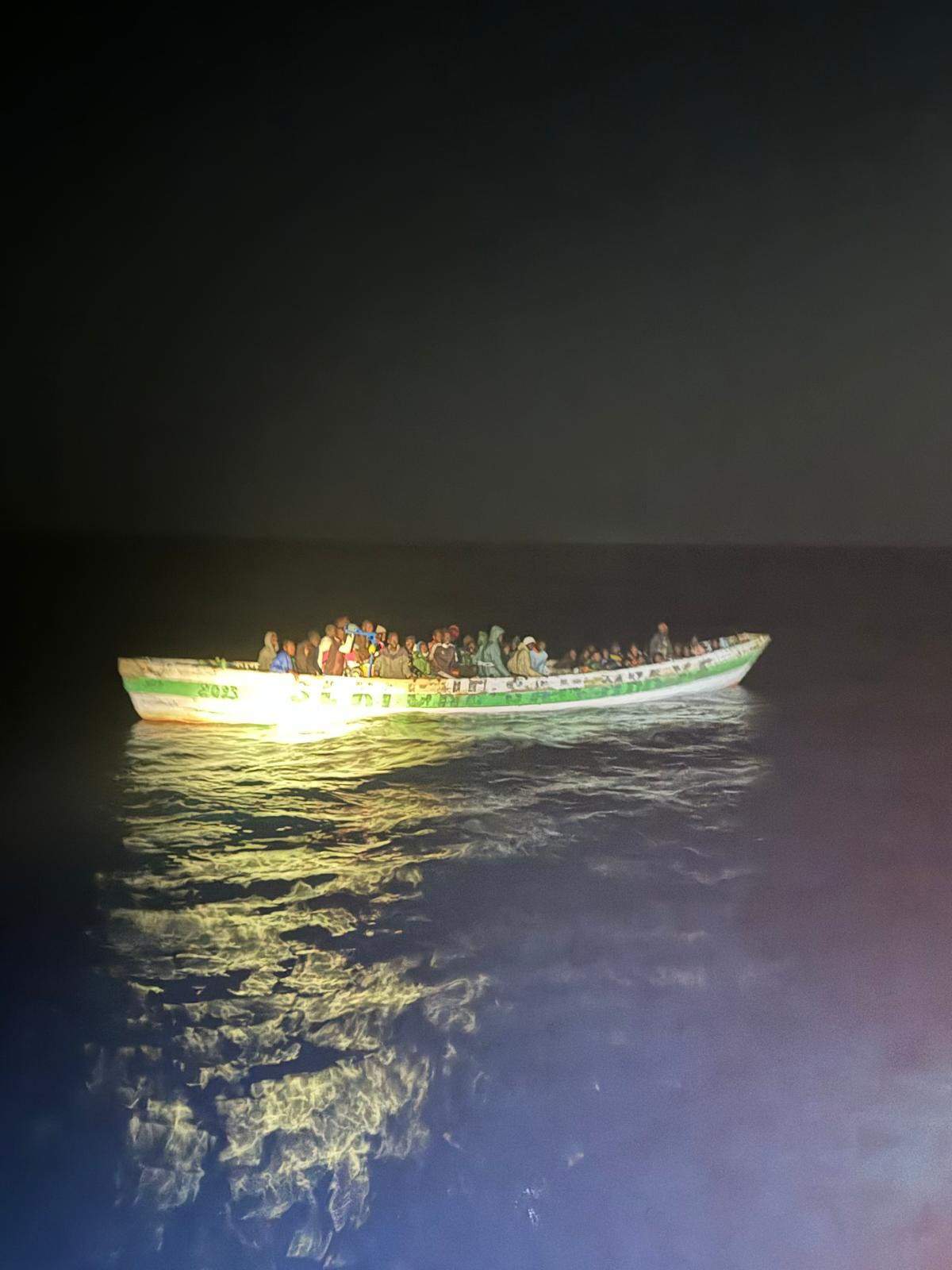 Rescatan dos pateras con 133 migrantes en aguas próximas a Fuerteventura y El Hierro