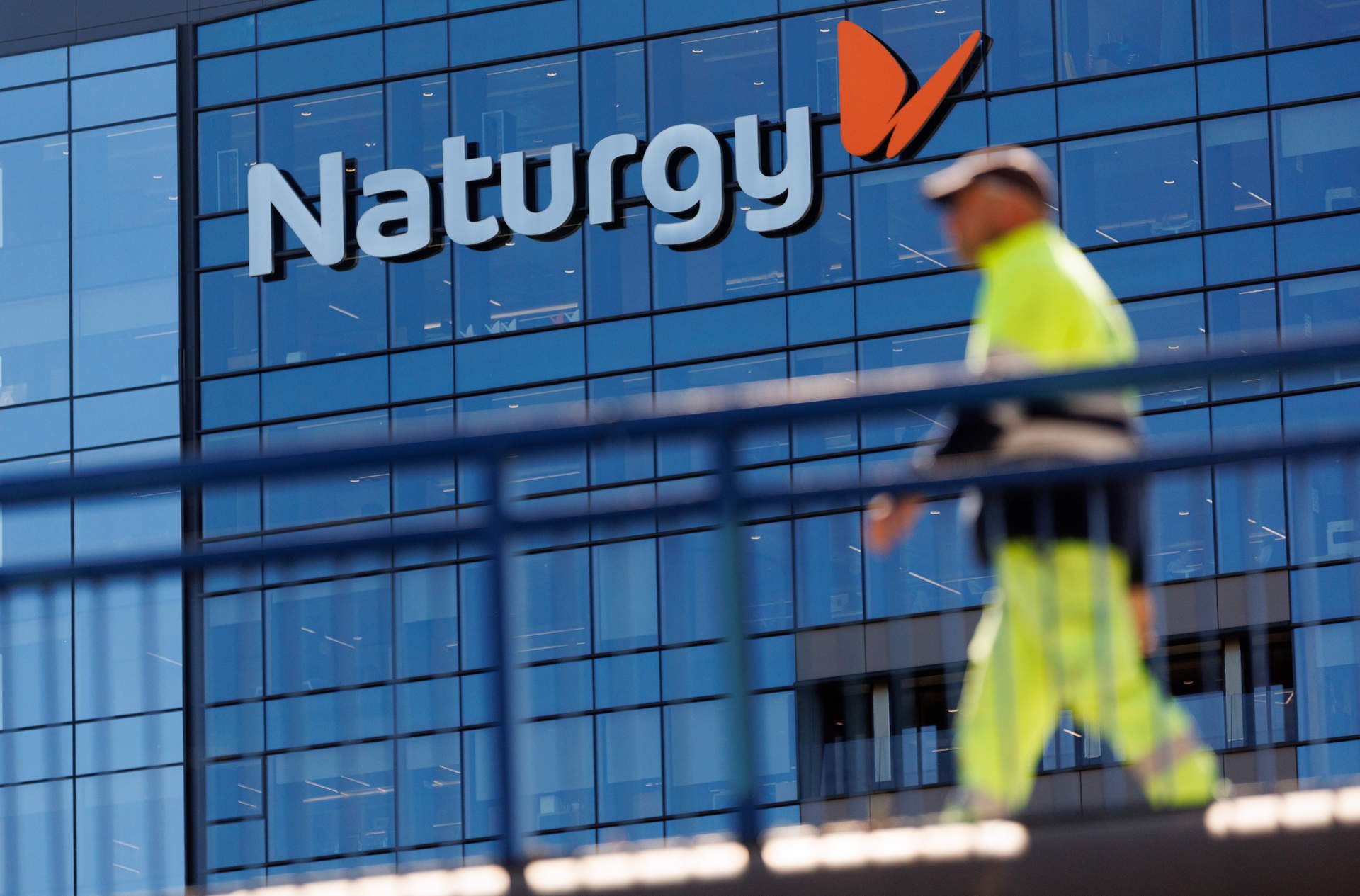Naturgy se dispara un 6% en Bolsa tras confirmar Taqa su interés y se revaloriza un 10% en la semana