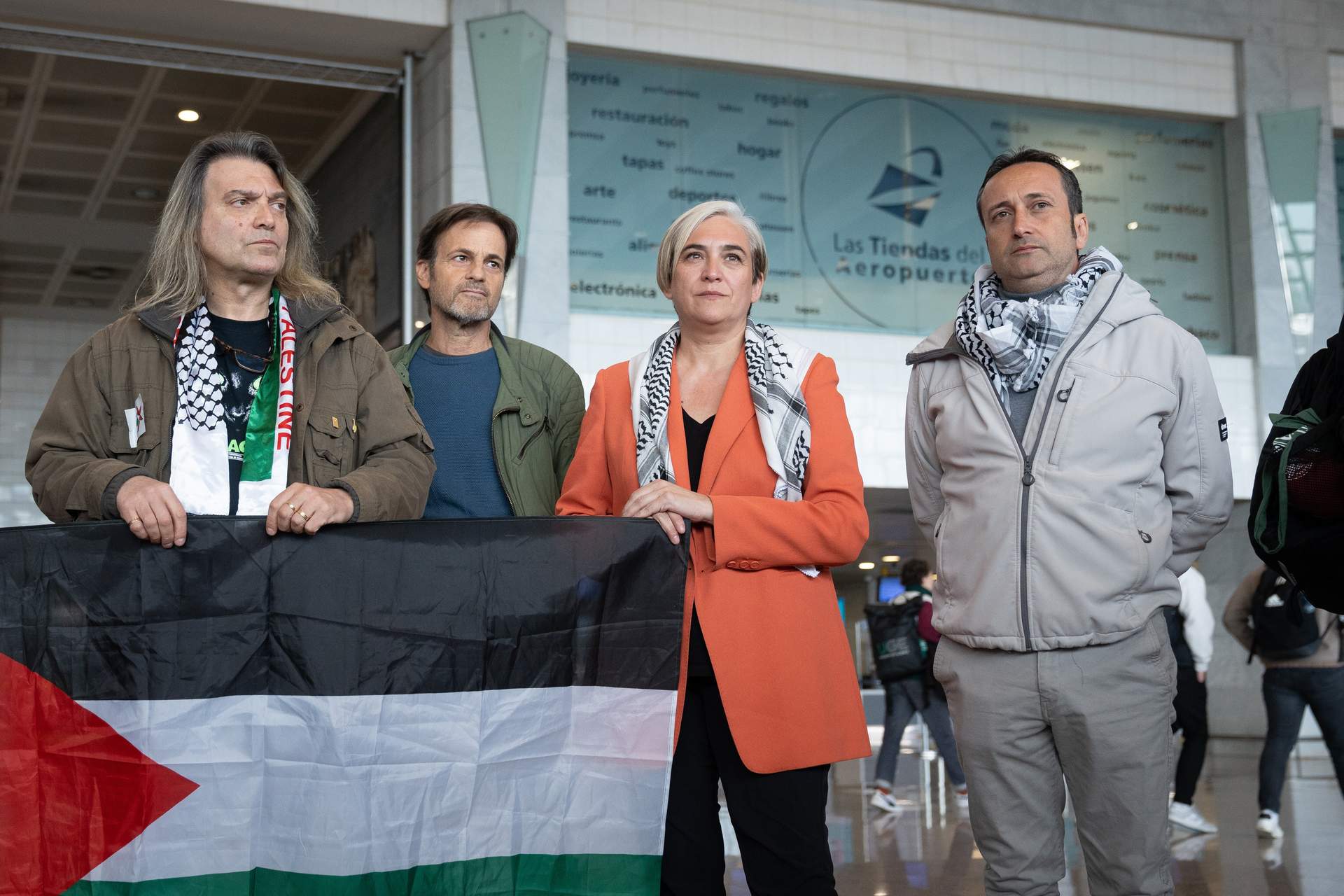 Los políticos que apoyan la  Flotilla de la Libertad  vuelven a España a la espera de que pueda zarpar rumbo a Gaza
