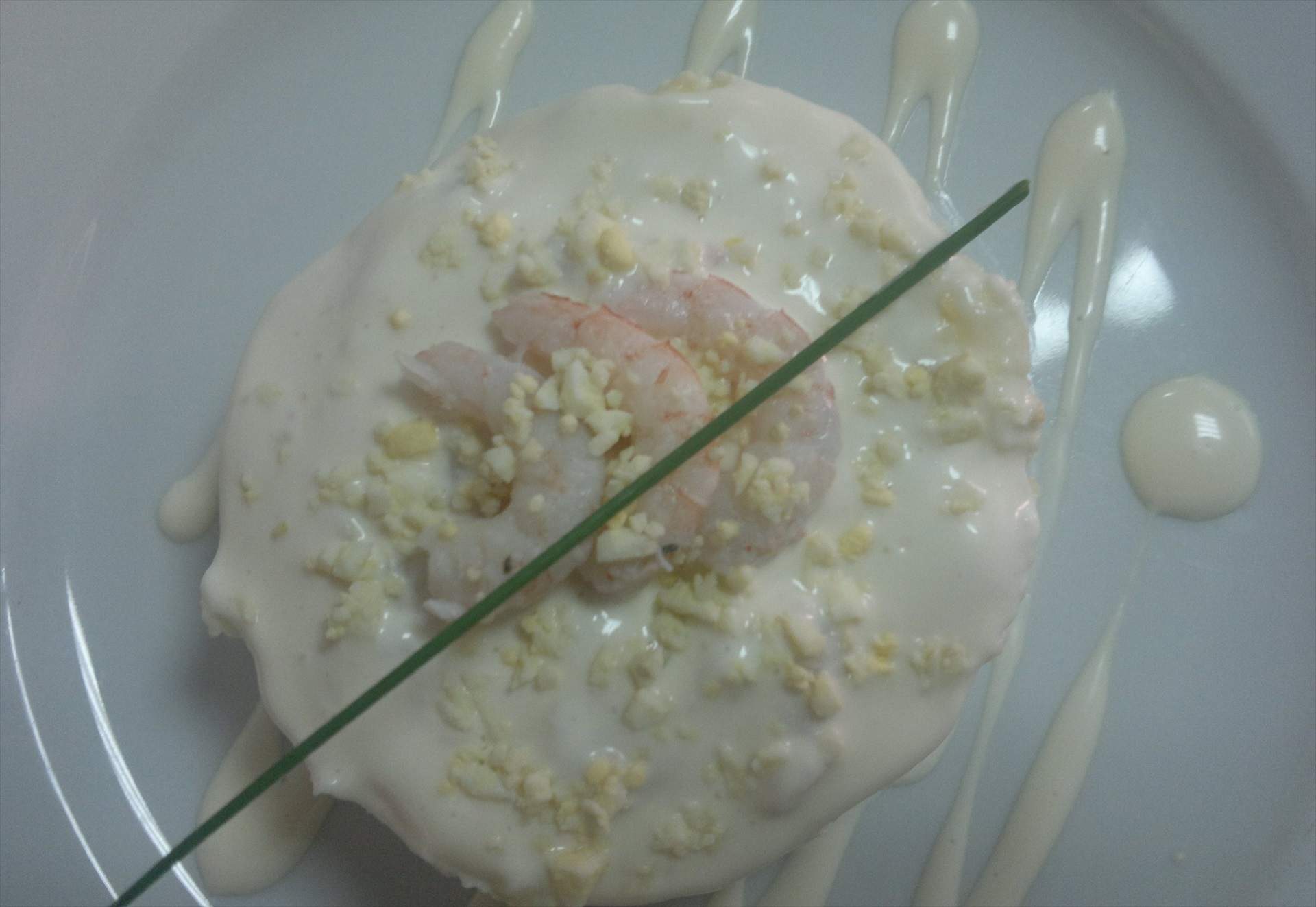 Imagen de una ensaladilla rusa tradicional. Imagen de archivo