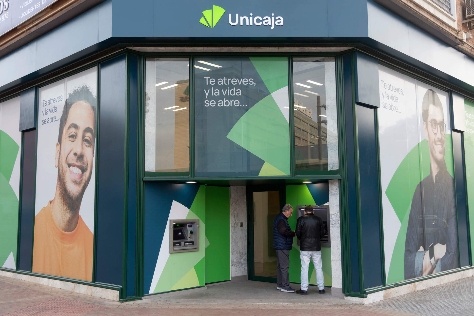 Unicaja se impulsa un 5% en Bolsa tras triplicar su beneficio en el primer trimestre, hasta los 111 millones