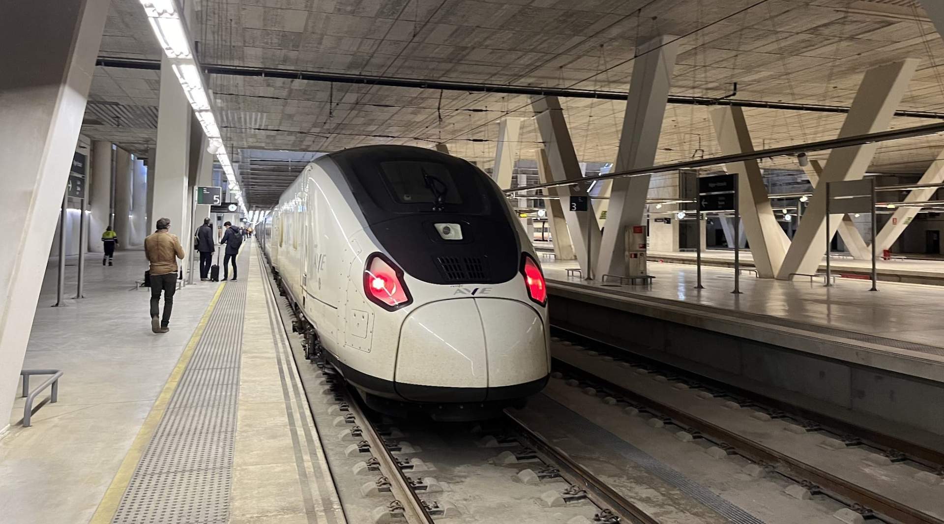 Renfe programa viajes de simulación comercial con trenes S106 Avril antes de su estreno en Asturias y Galicia