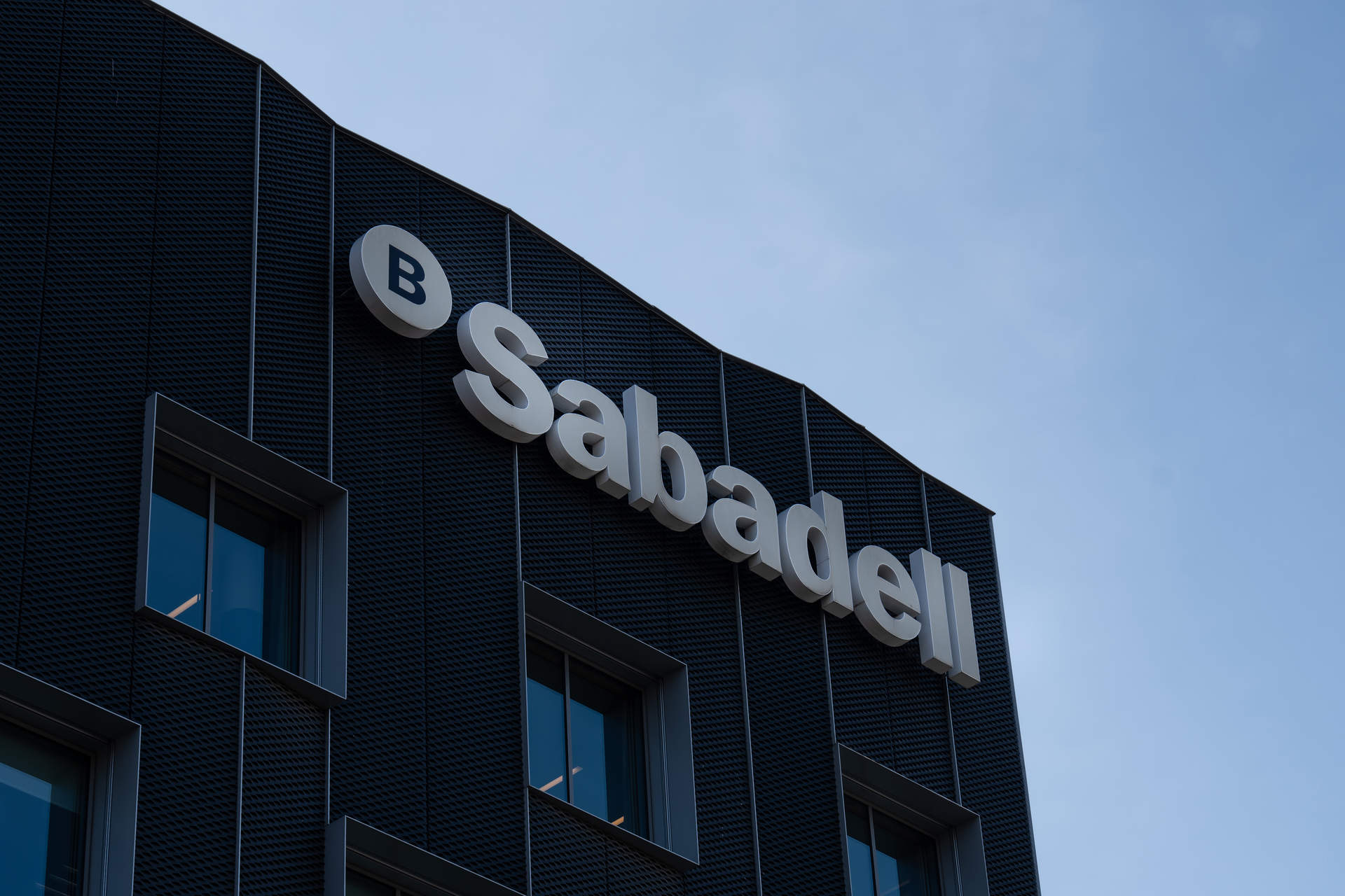 Sabadell arranca su nuevo programa de recompra ejecutando el 6,75% en dos días
