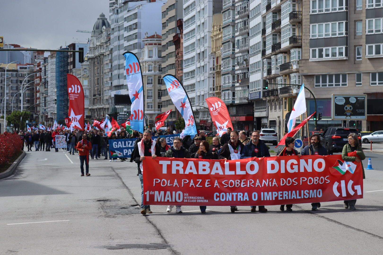 Miles de personas se manifiestan en Galicia en demanda de 