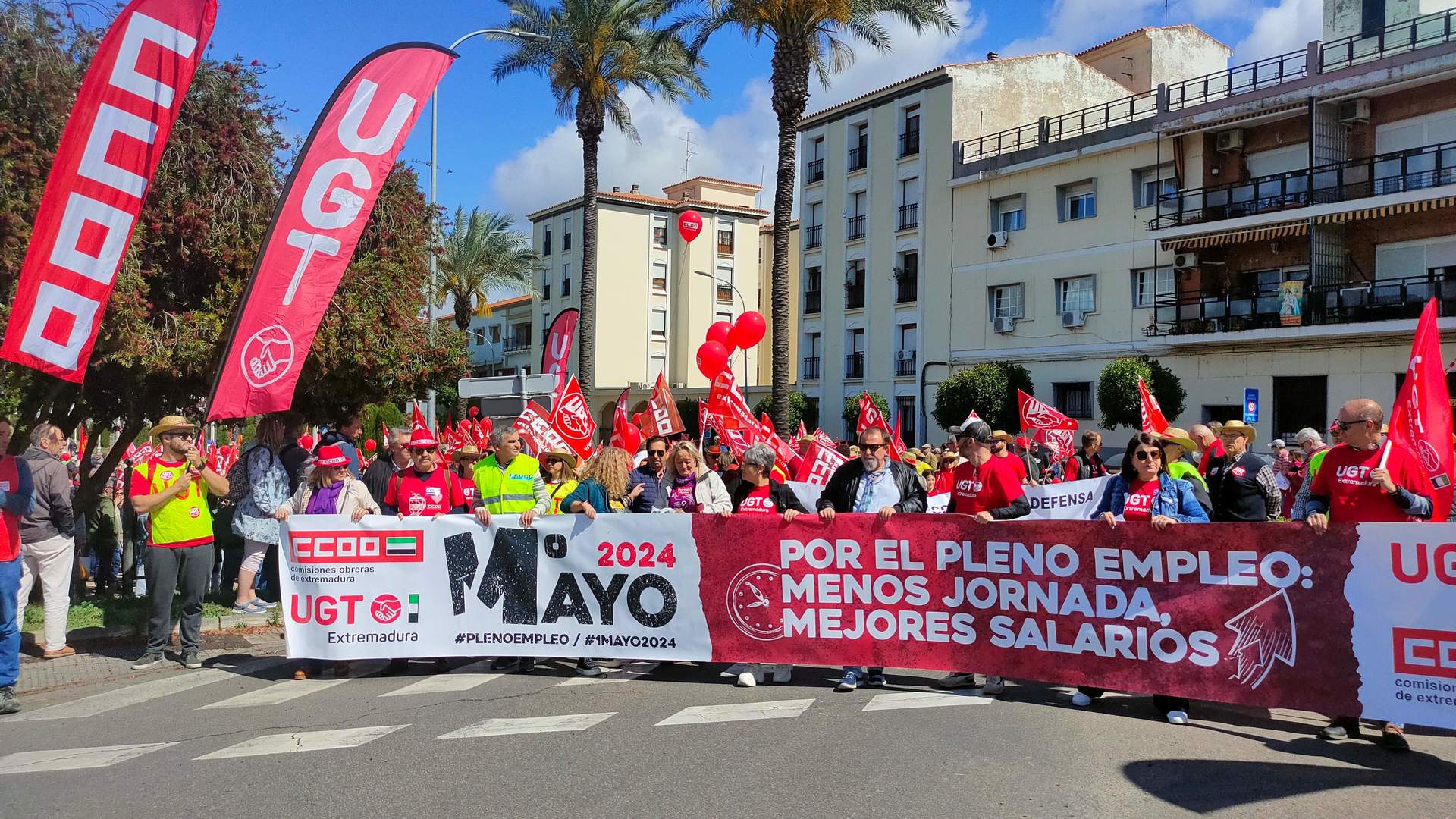 CCOO y UGT se manifiestan en Mérida para reclamar subidas salariales y la reducción de jornada