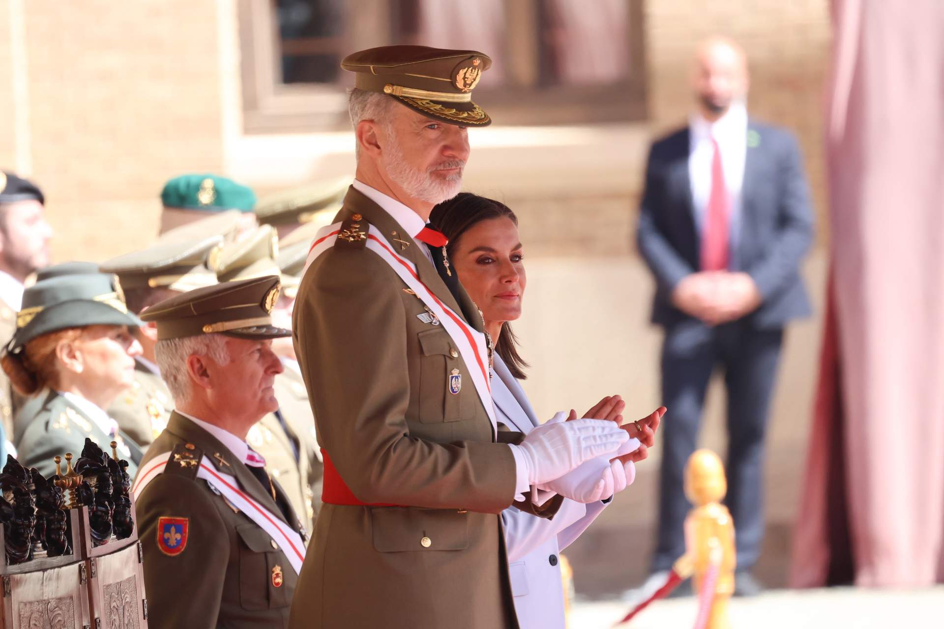 Felipe VI vuelve a jurar bandera 40 años después en la Academia General Militar con la Princesa Leonor como testigo