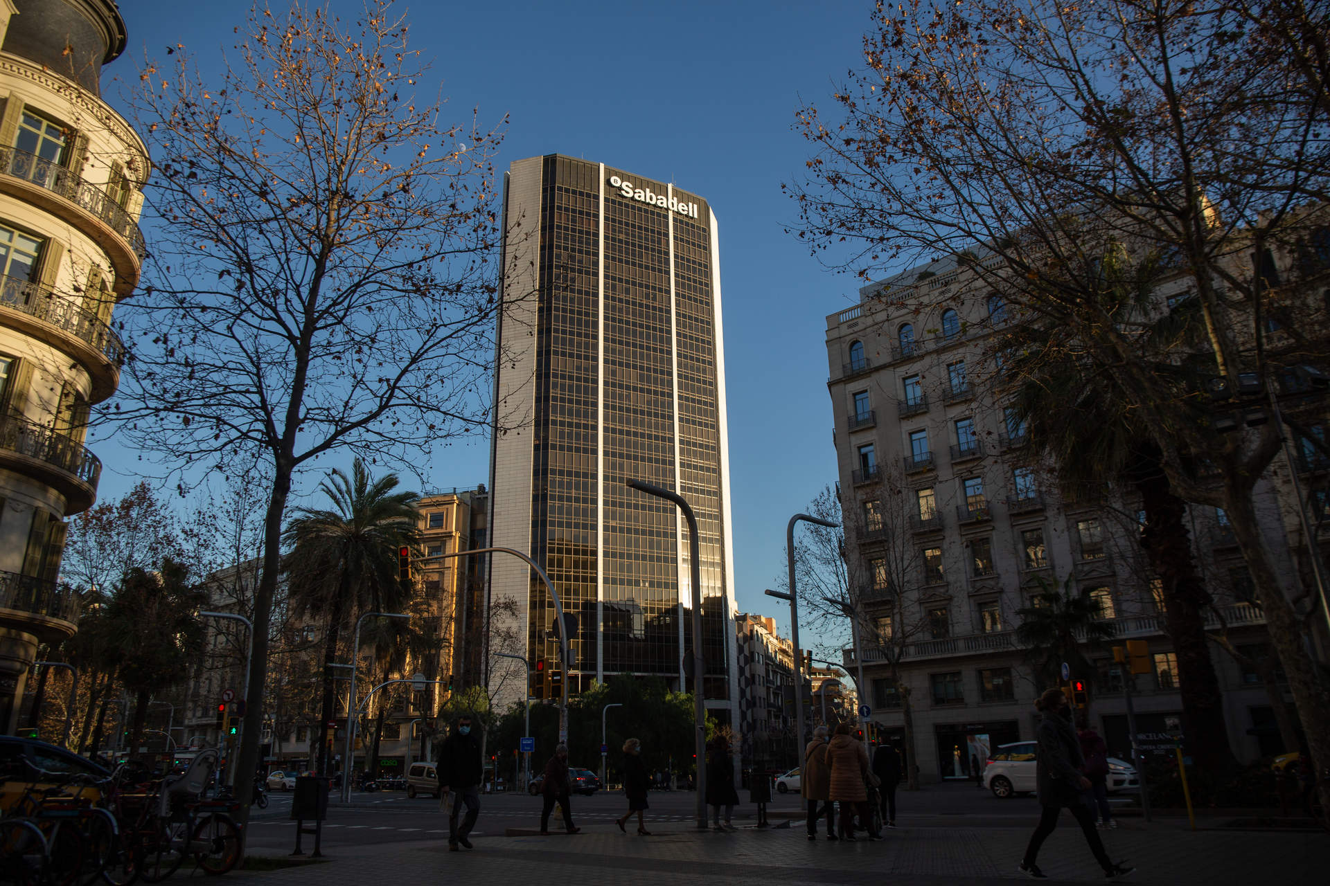 Mazón celebra el rechazo de Sabadell a la oferta de BBVA y apoya a las entidades  con apego al territorio 